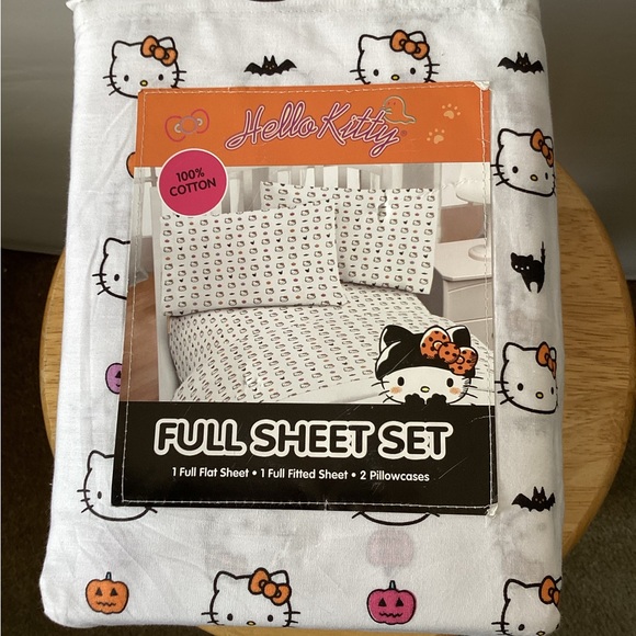Hello Kitty Halloween Full Sheet Set - White and orange. - Picture 1 of 1